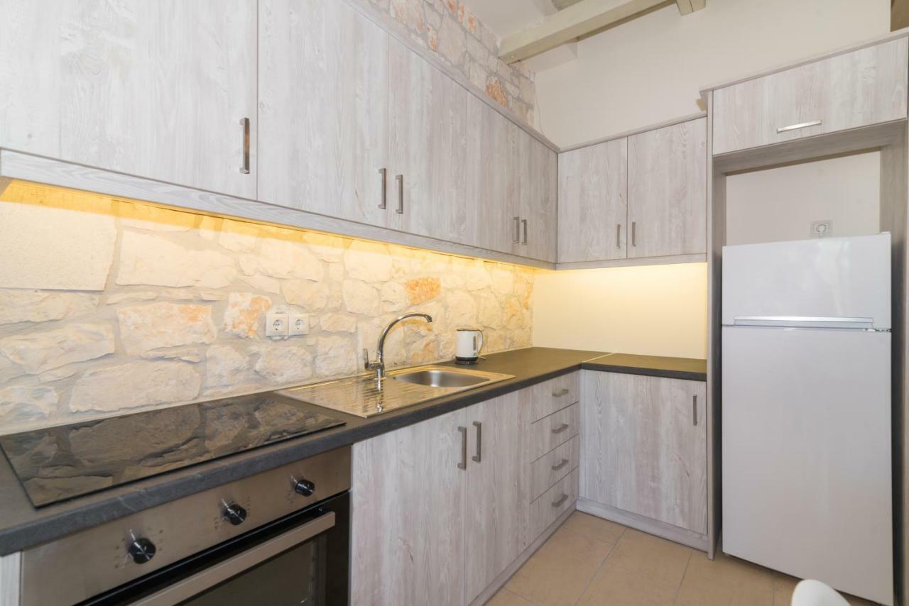 Green Stone Villas Apartments กาลามากี ภายนอก รูปภาพ